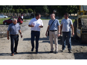 Председник Ђокић у обиласку градилишта вртића у Шимановцима