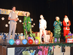 KC Pećinci obradovao mališane sa dve predstave