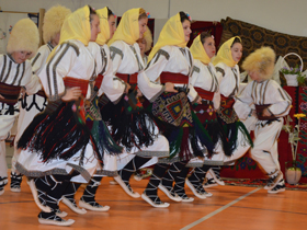 Vatromet folklora u sportskoj hali