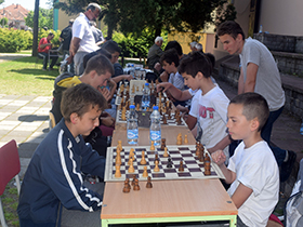 „Bitka“ juniora i seniora na pećinačkoj šahovskoj tabli