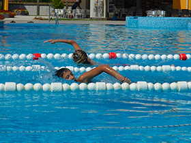 Pećinački osnovci pokazali zavidno umeće u plivanju