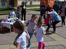 Maštom ispunili šetalište