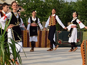 Igrom i pesmom čuvaju tradiciju u Deču