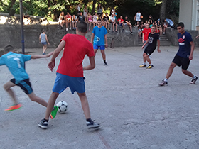 Druženje na plaži i sportskim terenima