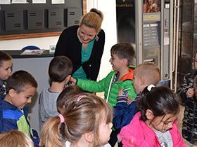 Pećinački mališani posetili Uslužni centar