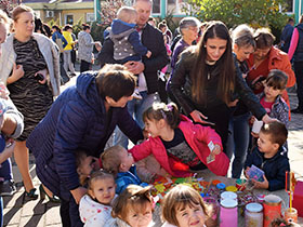 Šareni vašar na pećinačkom šetalištu