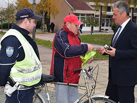 STEPANOVIĆ: Sve više biciklista koristi fluorescentne prsluke