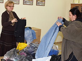Nova količina korišćene garderobe stigla u Crveni krst
