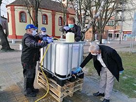 Rezervoari sa dezinfekcionim sredstvom za građane u svim naseljima