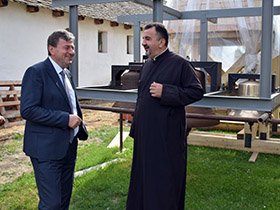 Tri zvona na obnovljenom tornju hrama u Deču