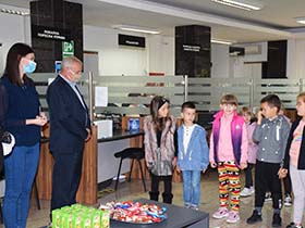 Predškolci osmehom ispunili Uslužni centar