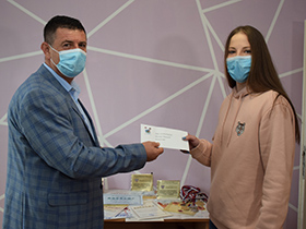 (Video) Novčane nagrade za đake generacije i vukovce