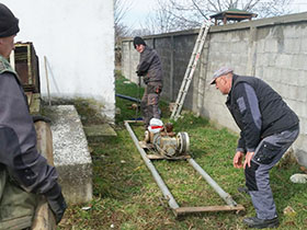 Ekipe JKP VIK otklanjaju kvar u Sremskim Mihaljevcima