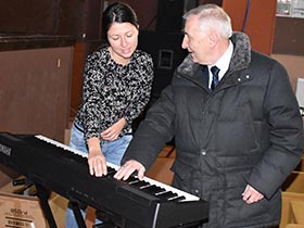 Nastavnici donirali klavir