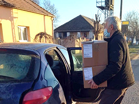 Месна заједница Огар донирала зимску одећу и обућу