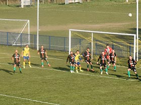 Пећинчанима бод у дербију