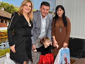 Новогодишњи пакетићи за децу из хранитељских породица