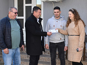 Поклон од 50.000 динара за 37 младих брачних парова