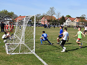 Спортске игре младих на теренима у Пећинцима и Доњем Товарнику