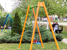 Velika akcija uređenja dečjeg parkića u Kupinovu