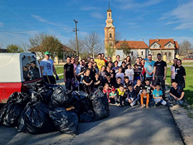 Mladi Karlovčićani čistili naselje