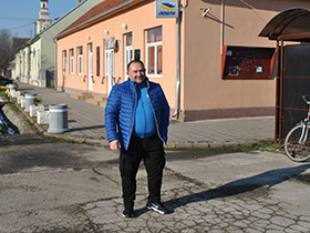 Село мало, ал’ увек у центру пажње 