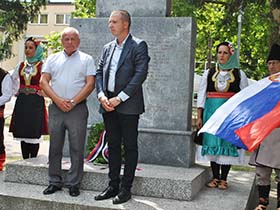 Почаст жртвама, опомена потомцима