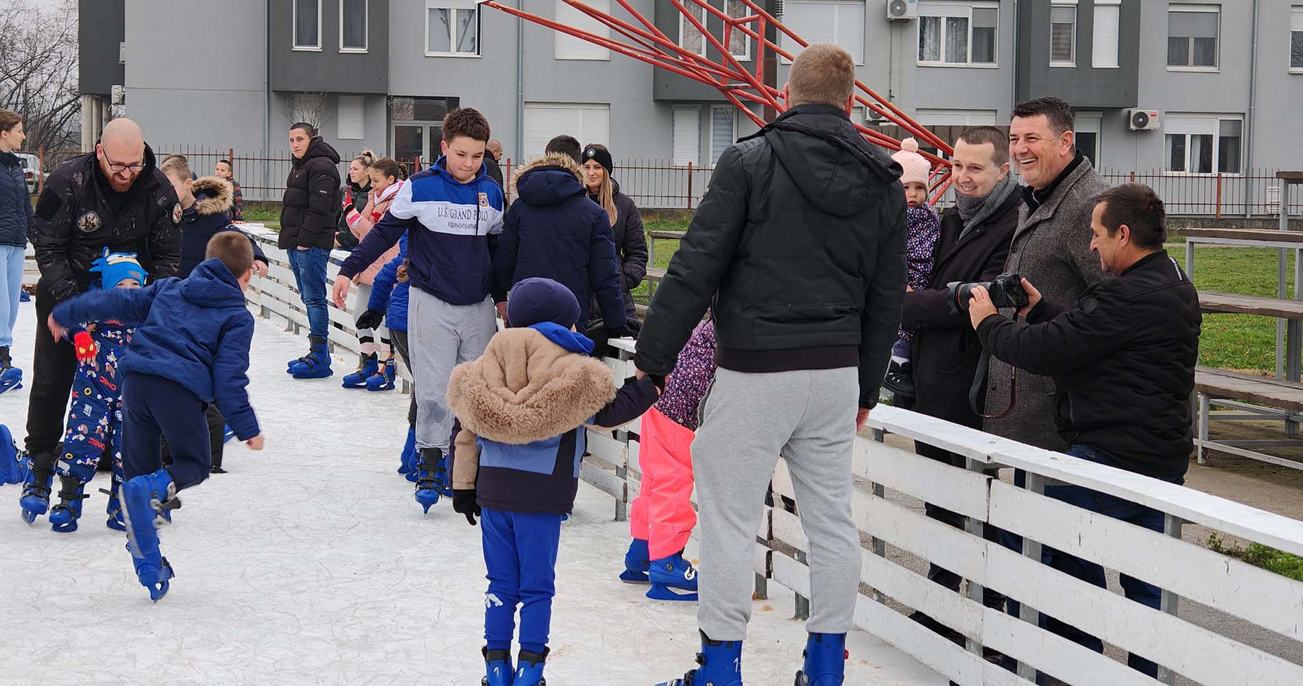 И ове године клизалиште за младе из пећиначке општине