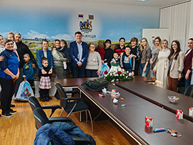 Sva deca treba da osete radost praznika (Video)