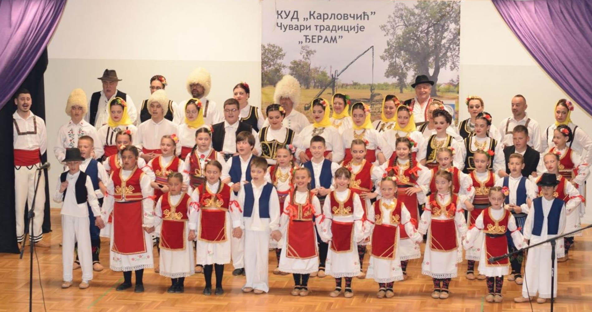 Вече испуњено традицијом, песмом и игром