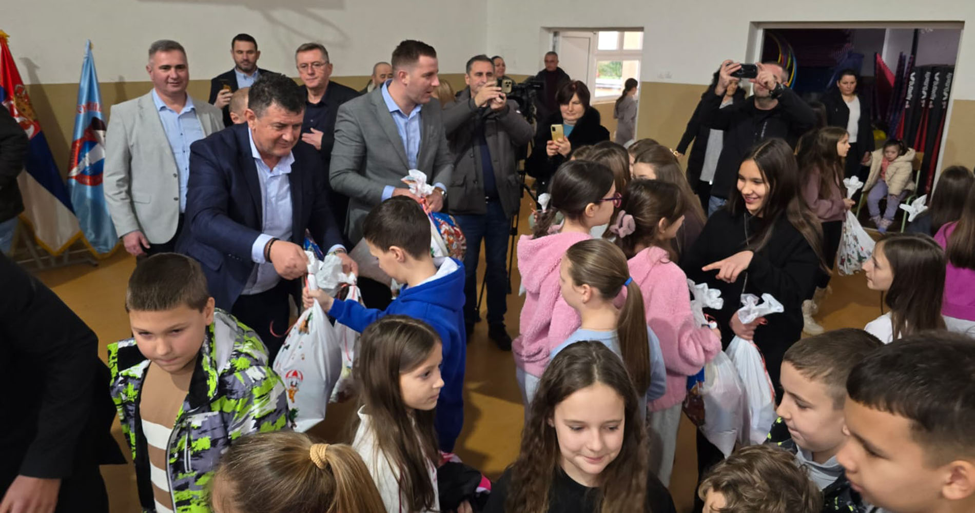 Opština Pećinci ulepšala Svetog Savu deci sa Kosova i Metohije