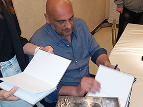 Стихови навиру, перо не мирује, а идеја је напретек