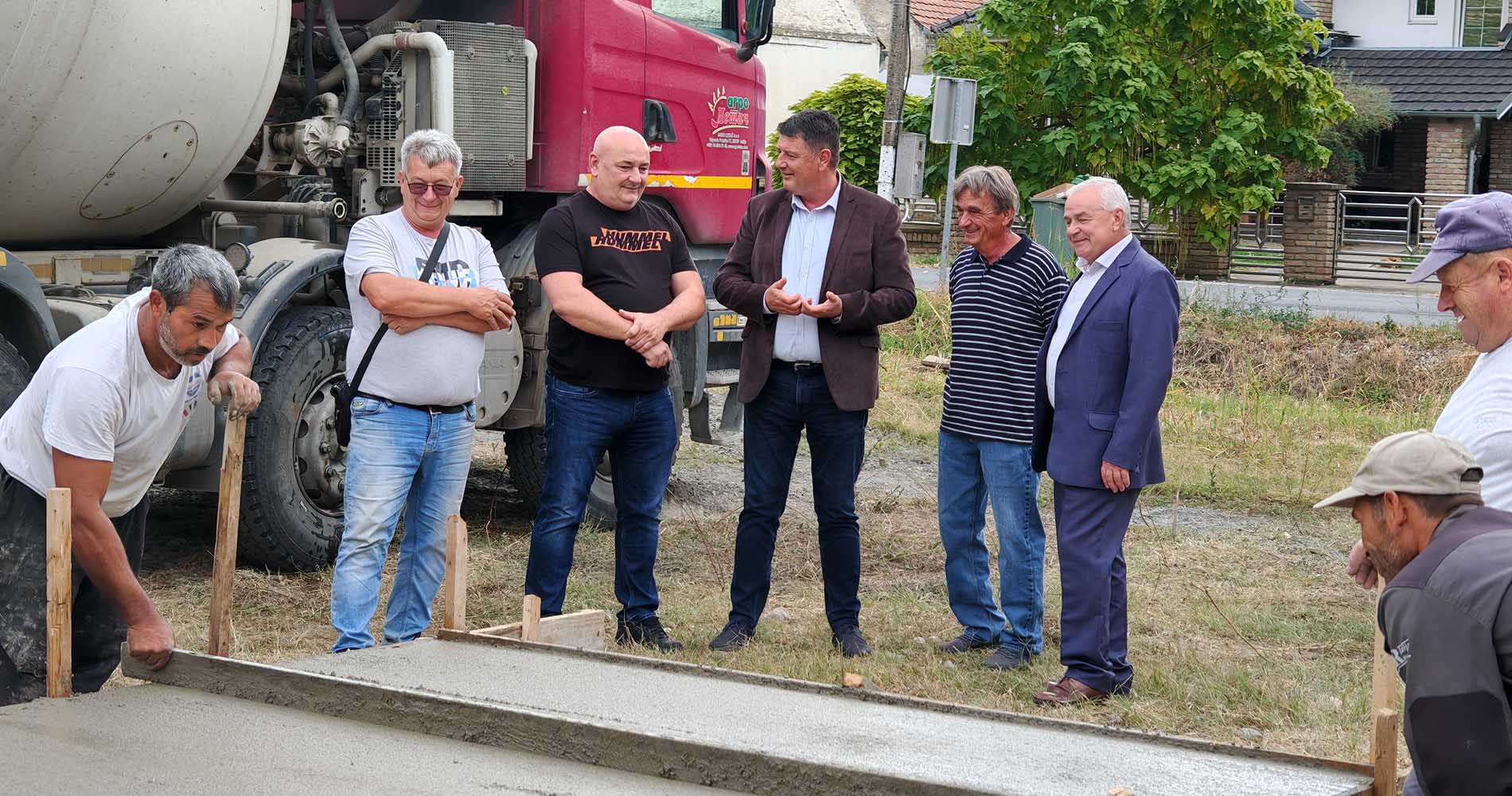 Почела градња ловачког дома у Дечу