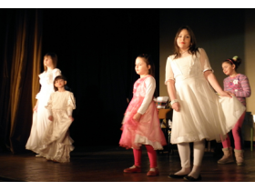 „Liliputanska svadba“ pred pećinačkom publikom