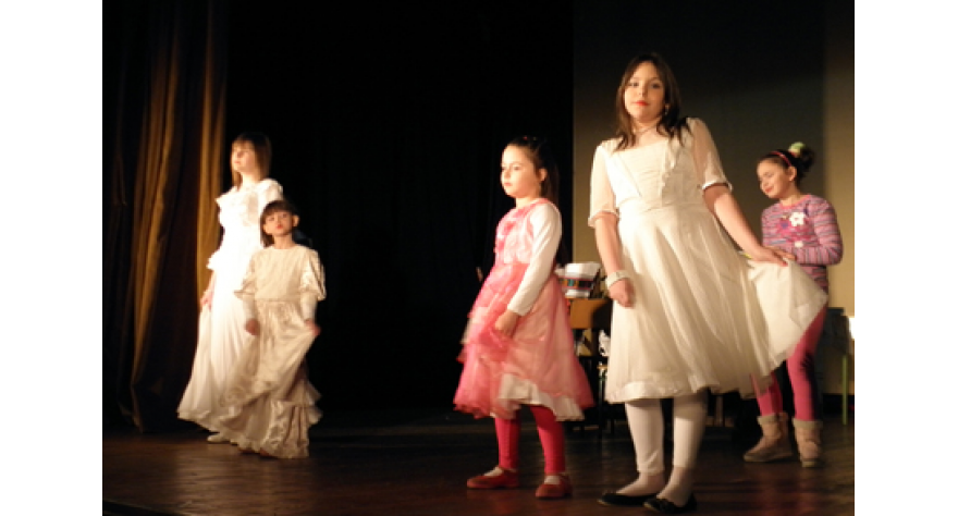 „Liliputanska svadba“ pred pećinačkom publikom