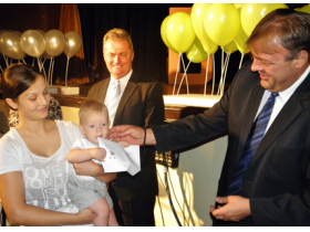 Po 20.000 svakom novorođenčetu