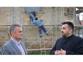 U toku renoviranje hramova u Deču i Karlovčiću