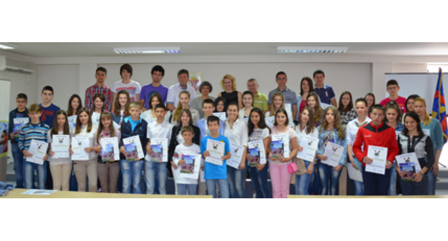 Opština Pećinci nagradila najuspešnije učenike