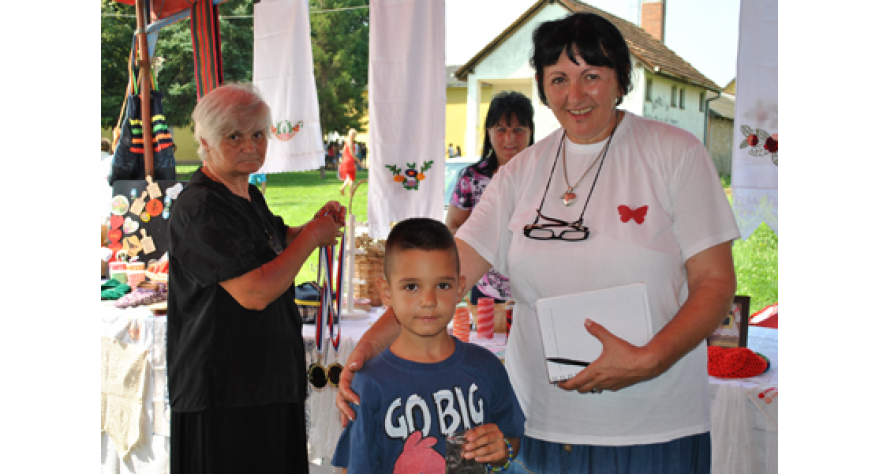 Izložba rukotvorina udruženja žena u Kupinovu
