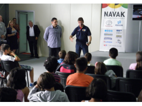 Ministar Vulin obišao decu iz hraniteljskih porodica na edukaciji u NAVAK-u