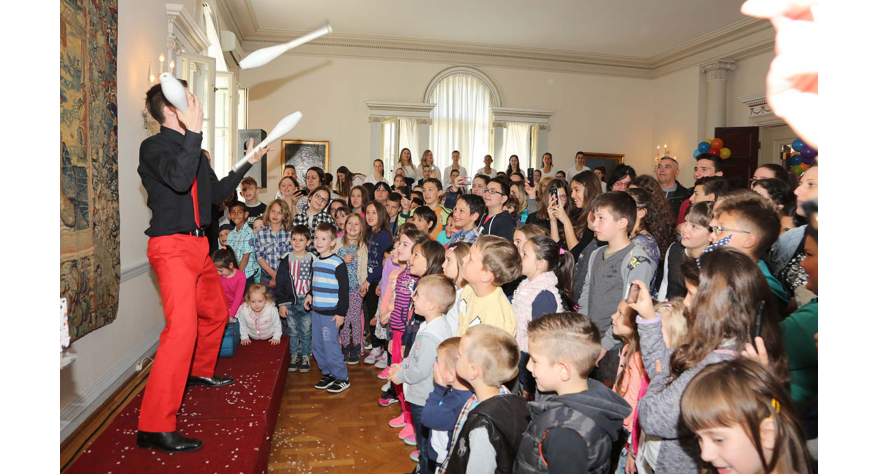 Deca iz opštine Pećinci na prijemu u Belom dvoru