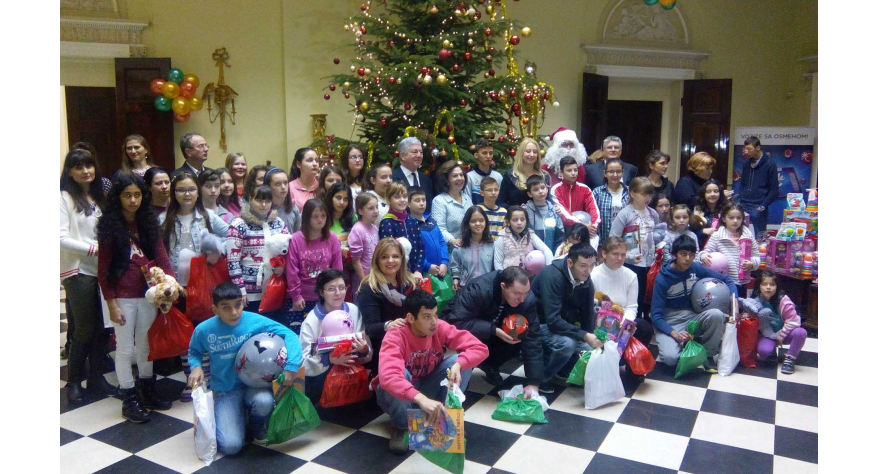 Pećinački mališani u Belom dvoru