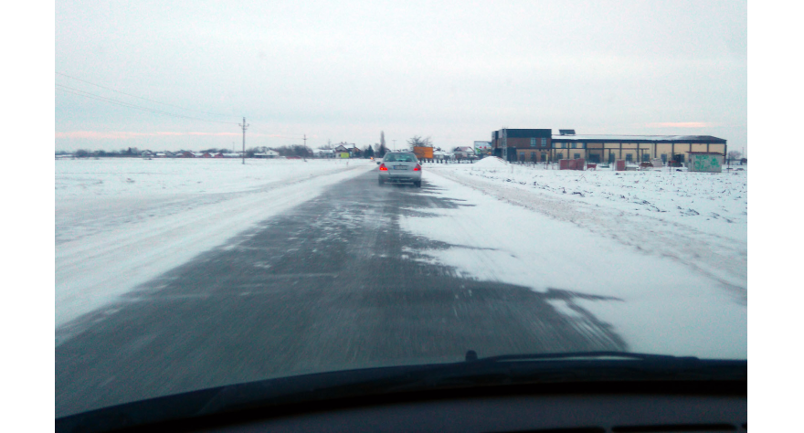 VOZAČI OPREZ! Zbog vetra se formiraju smetovi na putevima