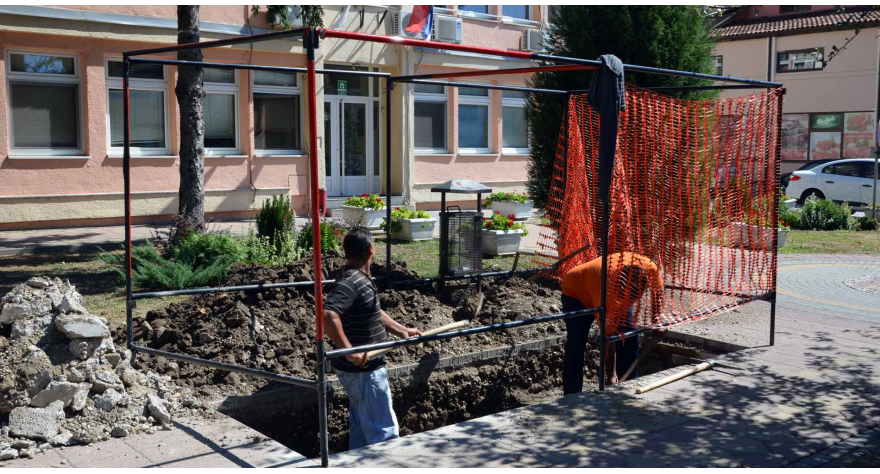 Narednih dana radovi ispred opštinske zgrade