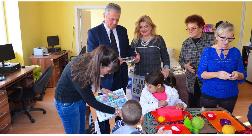 Slatki paketi i knjige za decu iz Dnevnog boravka