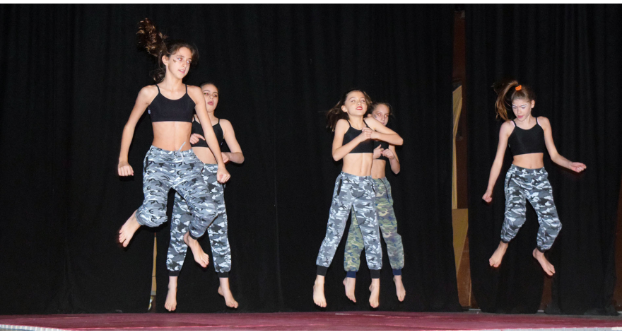 Revija gimnastike pred pećinačkom publikom