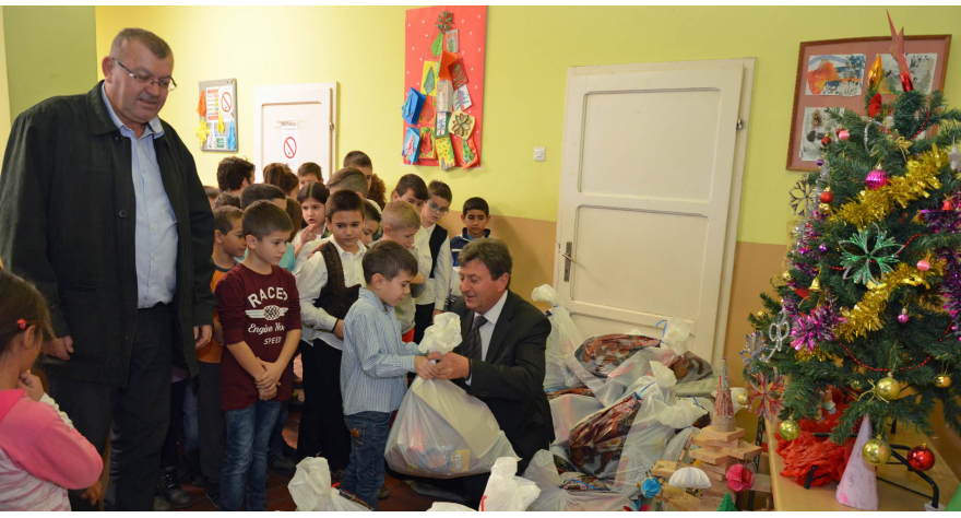 Novogodišnji paketići stigli do svake škole i vrtića
