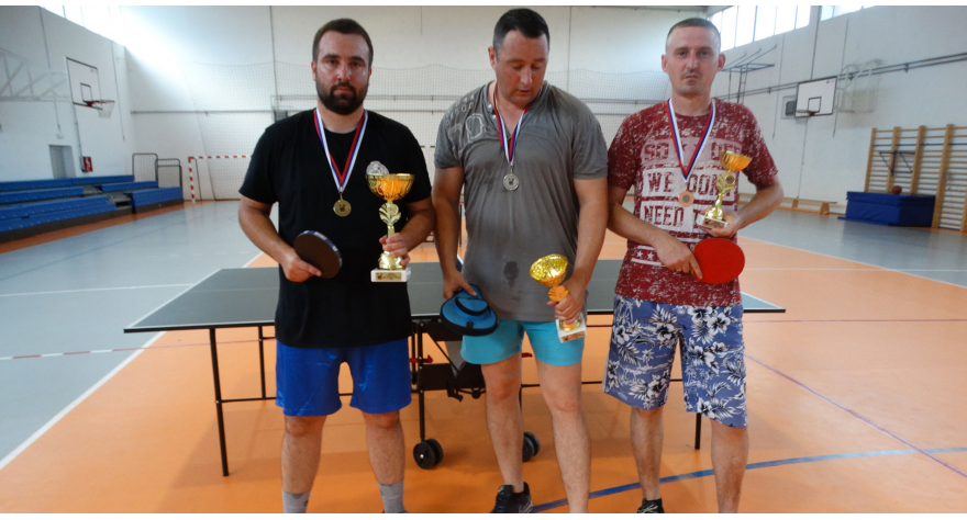 Pobednički pehar u rukama Darka Pantića