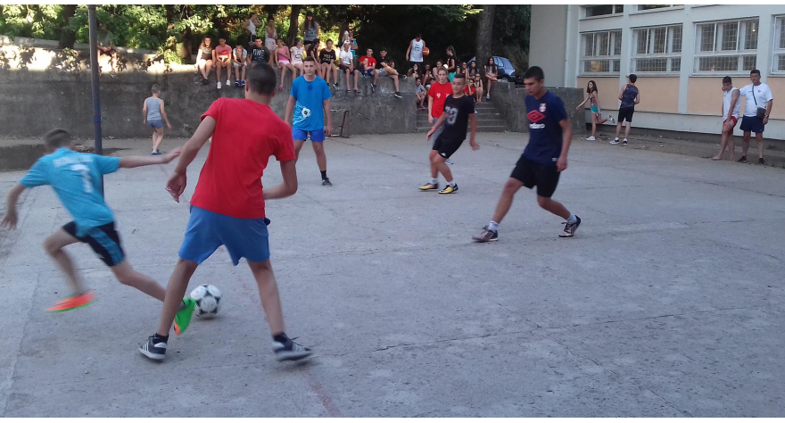 Druženje na plaži i sportskim terenima