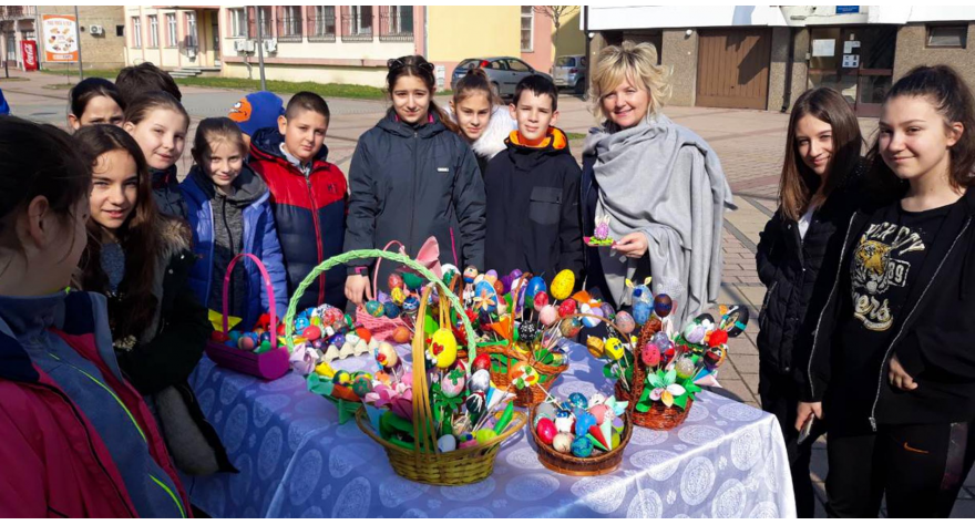 Uskršnje šarenilo pećinačkih osnovaca na šetalištu